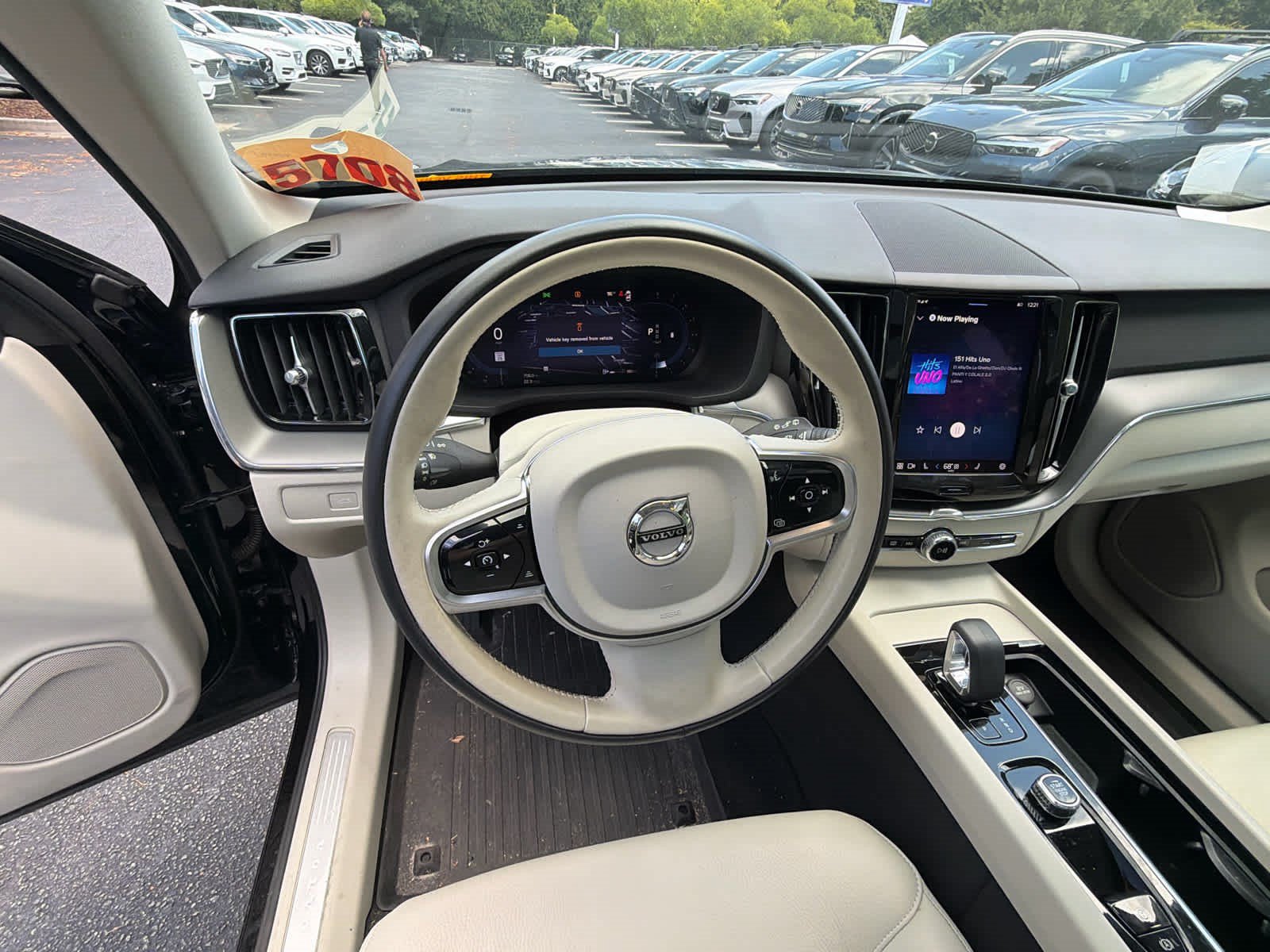 Used 2025 Volvo XC60 B5 Plus w/ Protection Package Premier AWD/4WD image 28