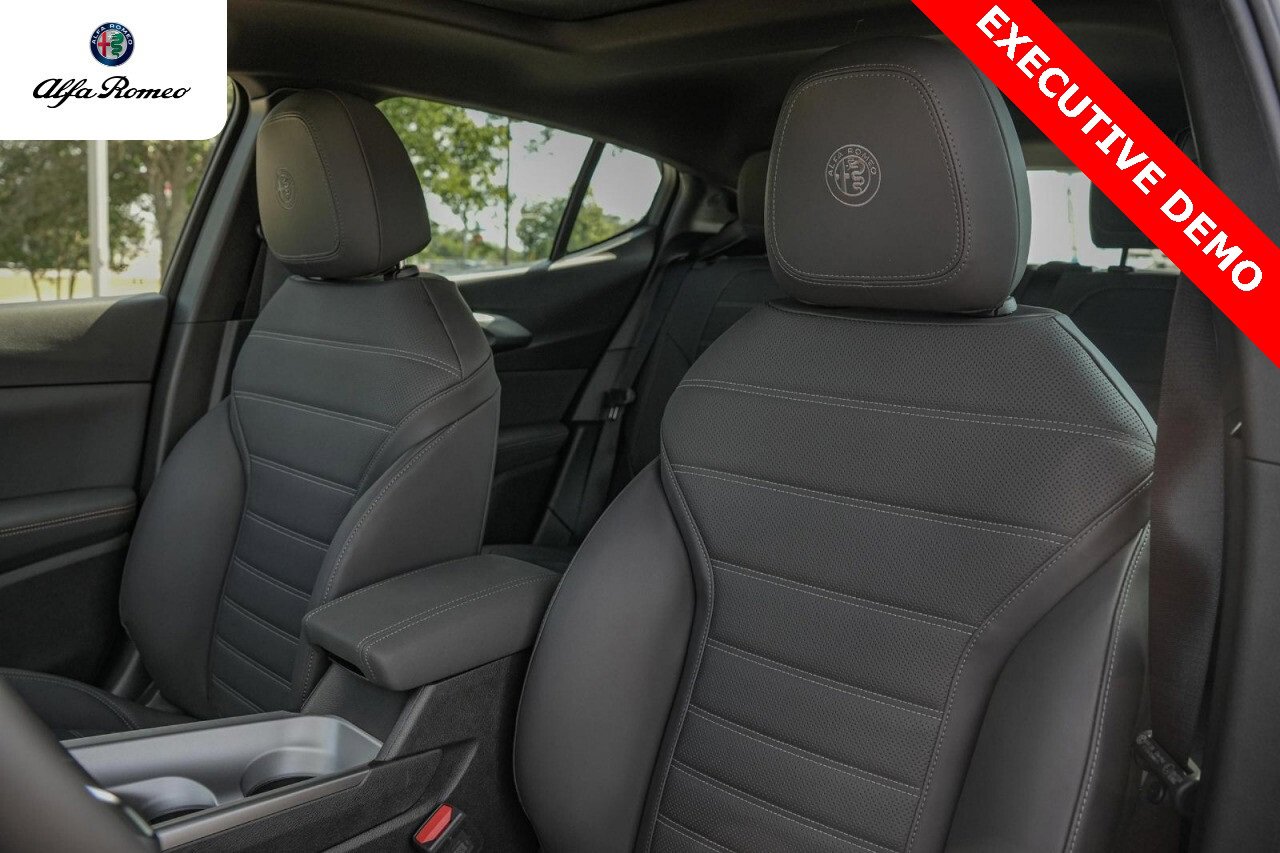 New 2025 Alfa Romeo Tonale w/ Premium Package image 11