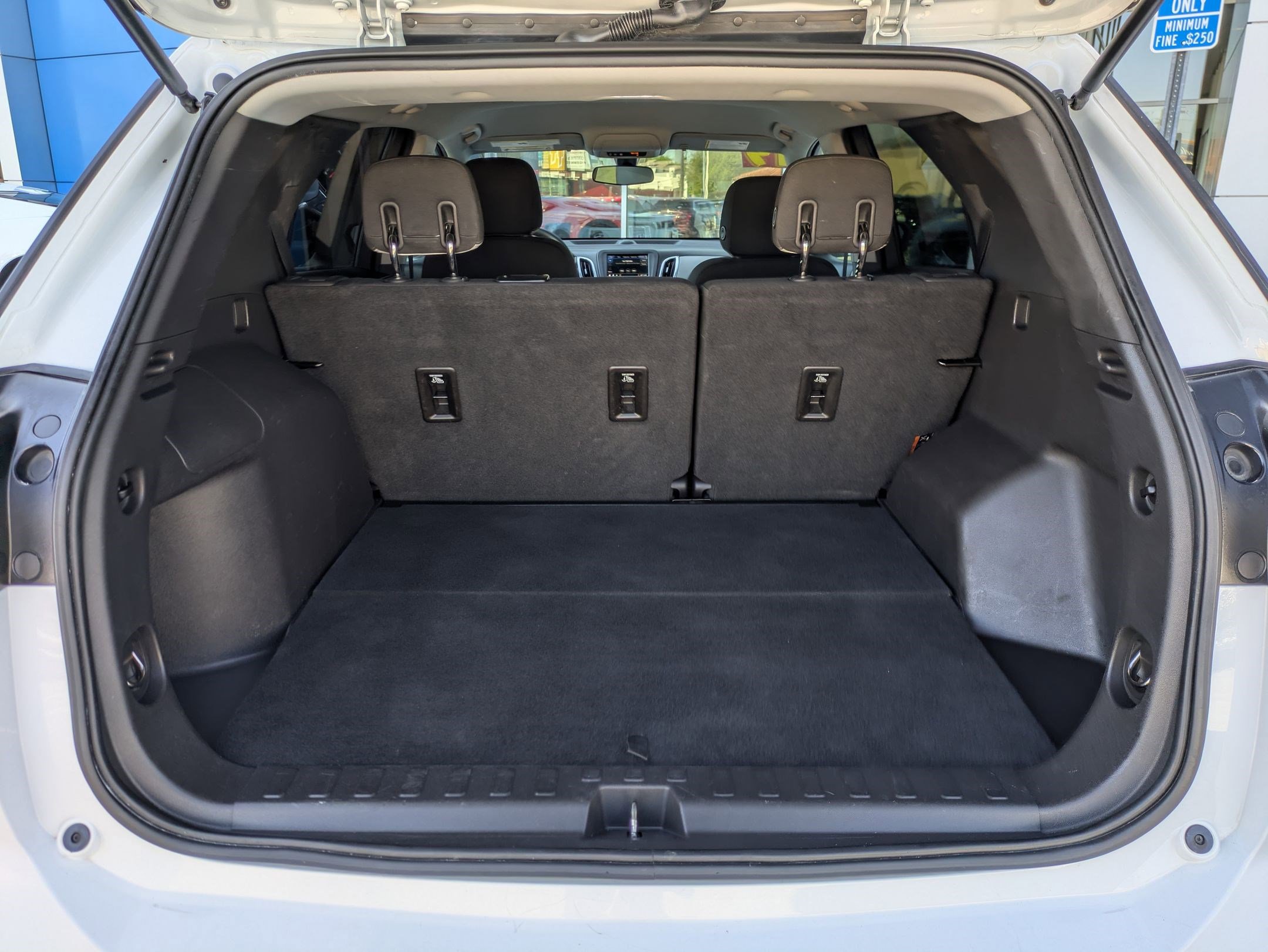 Used 2019 Chevrolet Equinox LS w/ LPO, Cargo Package image 25