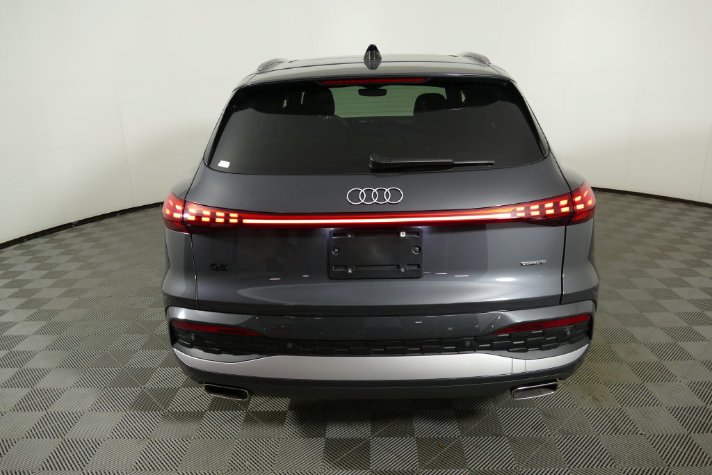Certified 2025 Audi Q5 Premium w/ Convenience Package AWD/4WD image 4