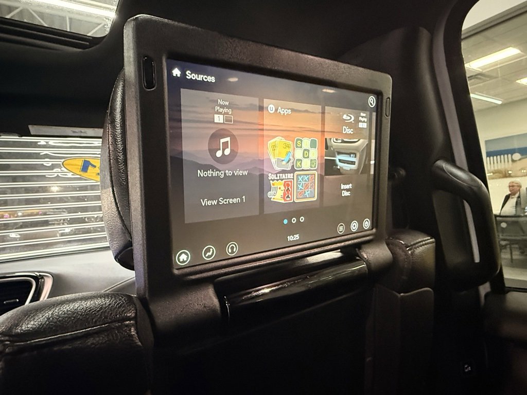 Used 2021 Chrysler Pacifica Touring-L w/ Uconnect Theater Family Group image 27