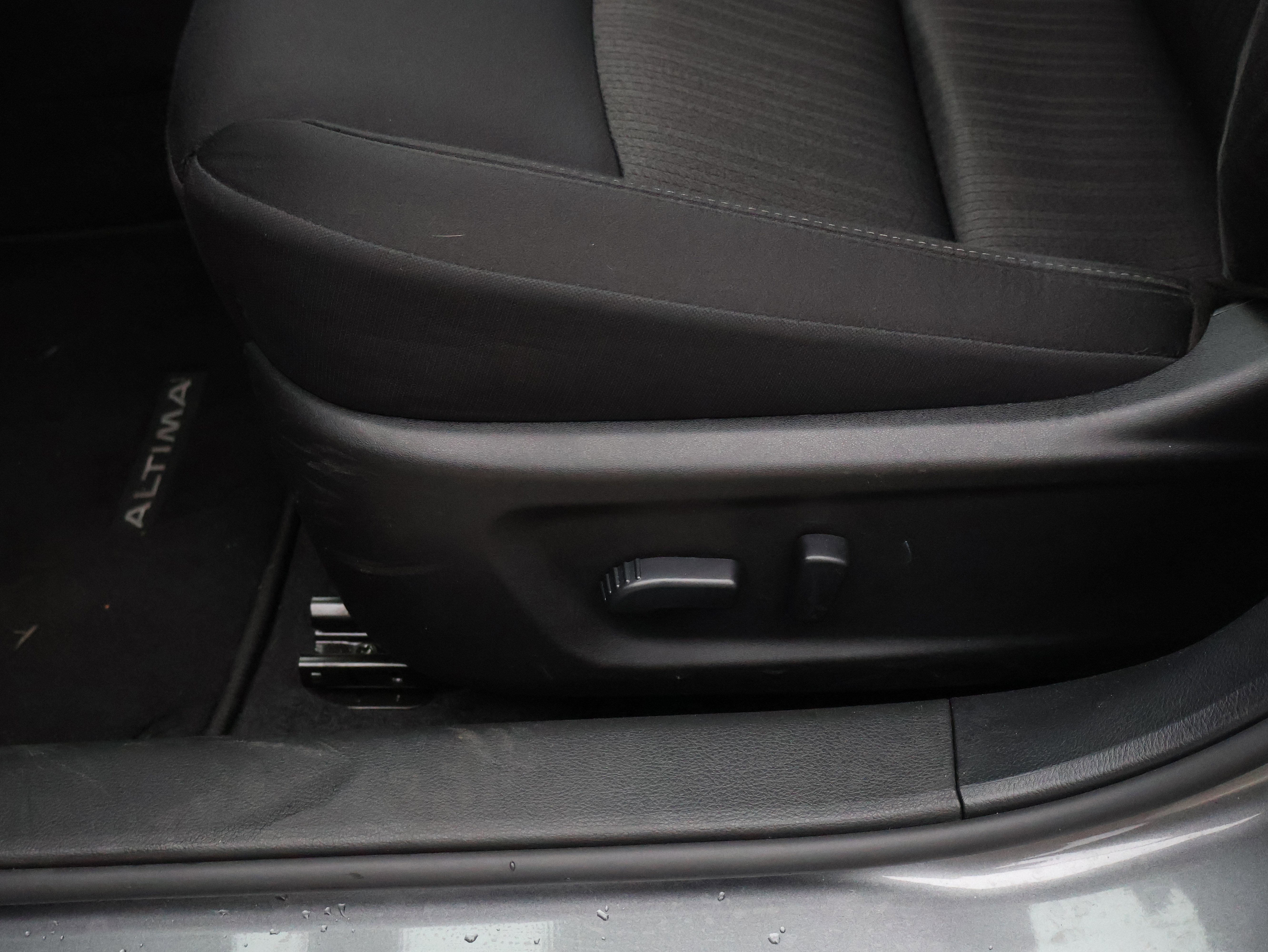 Used 2025 Nissan Altima 2.5 SV image 41