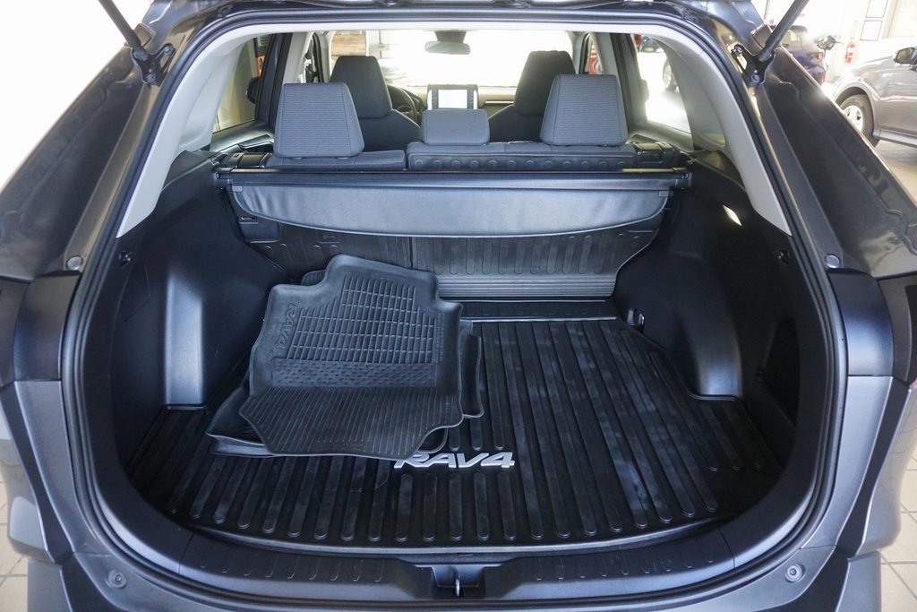 Certified 2022 Toyota RAV4 LE image 15