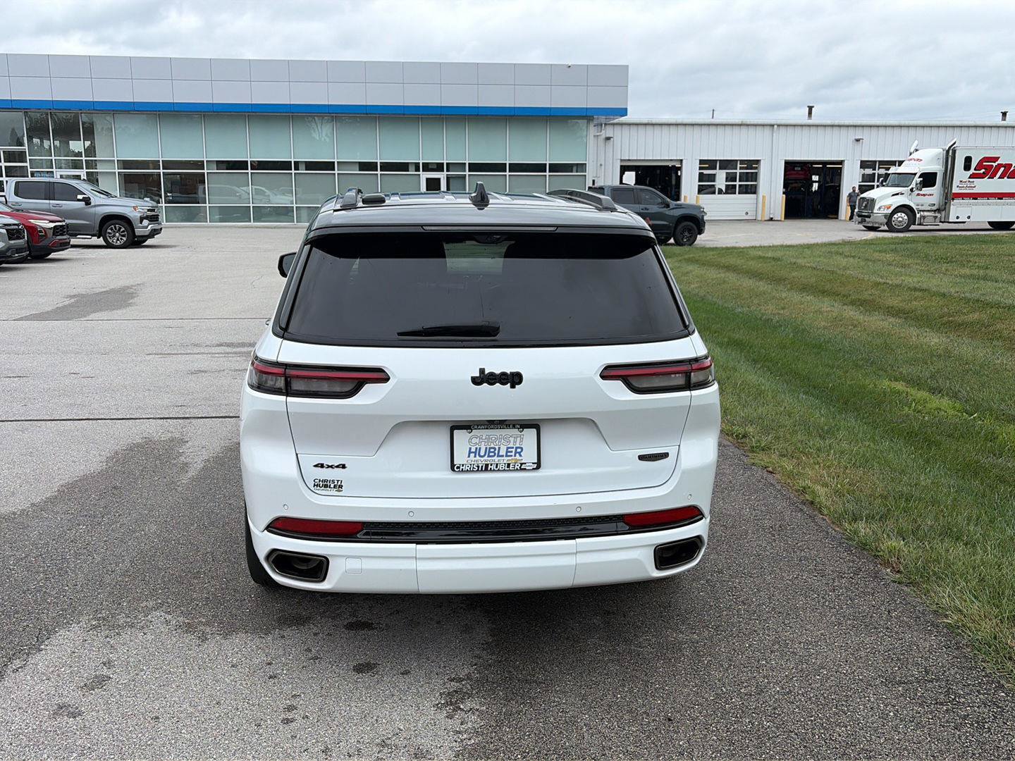Used 2025 Jeep Grand Cherokee L Summit w/ Advanced Protech Group IV AWD/4WD image 4