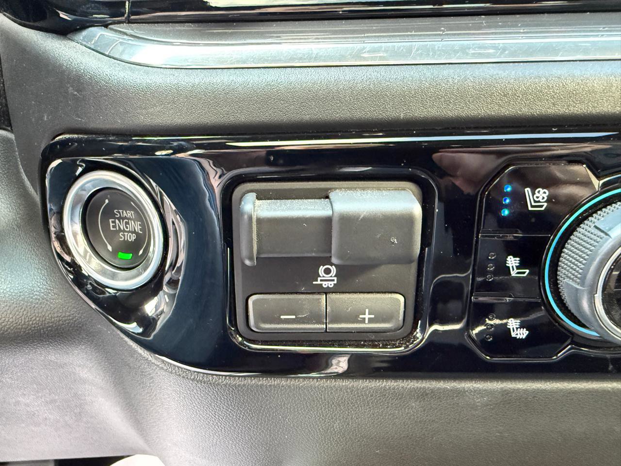 Used 2024 Chevrolet Silverado 2500 High Country w/ Technology Package image 18