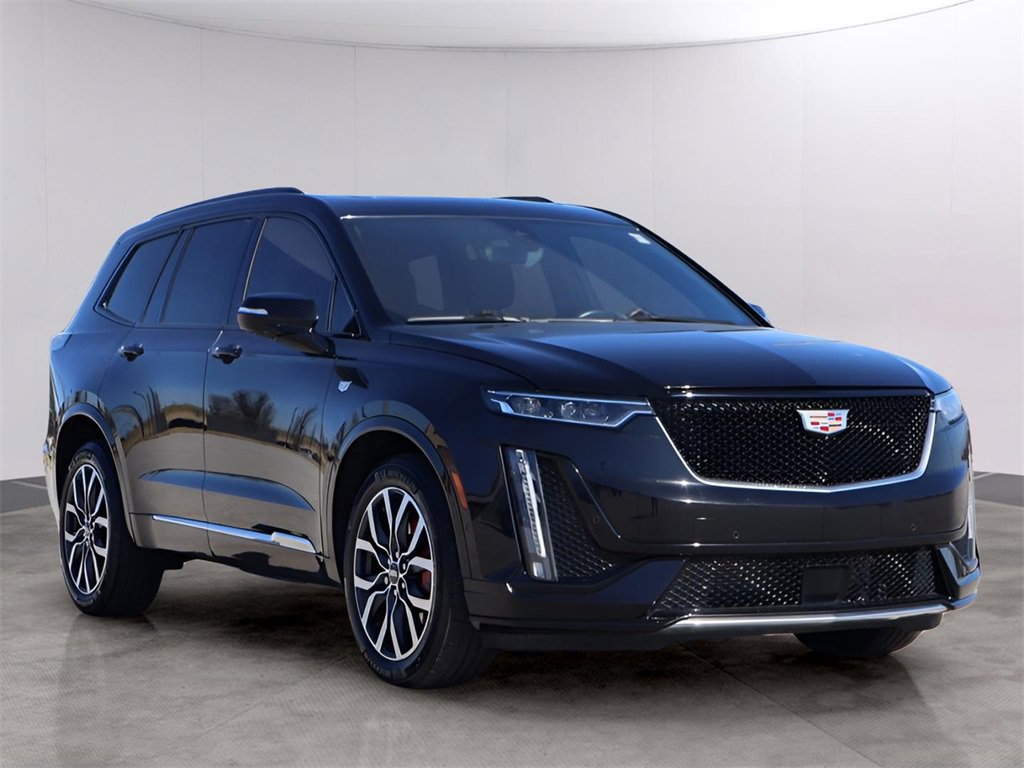 Used 2023 Cadillac XT6 Sport w/ Platinum Package image 3