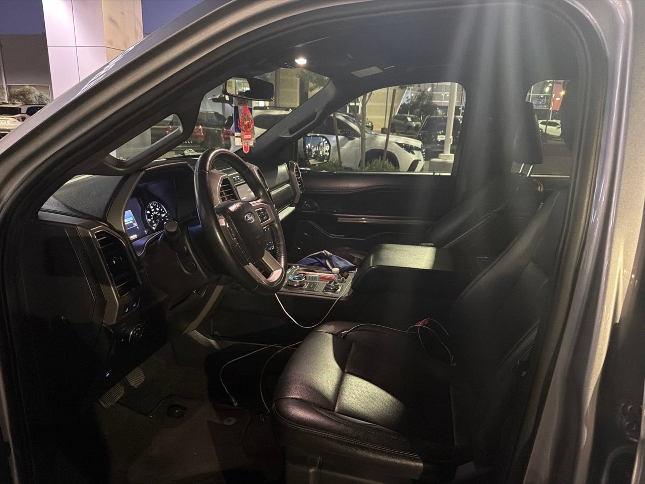 Used 2021 Ford Expedition XLT AWD/4WD image 2