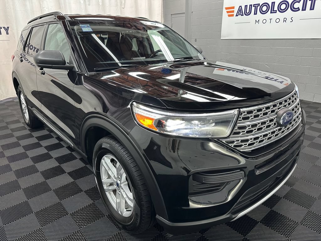 Used 2022 Ford Explorer XLT AWD/4WD image 2