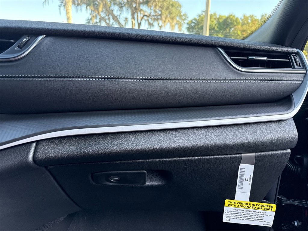 New 2025 Jeep Grand Cherokee L Laredo w/ Luxury Tech Group I image 33