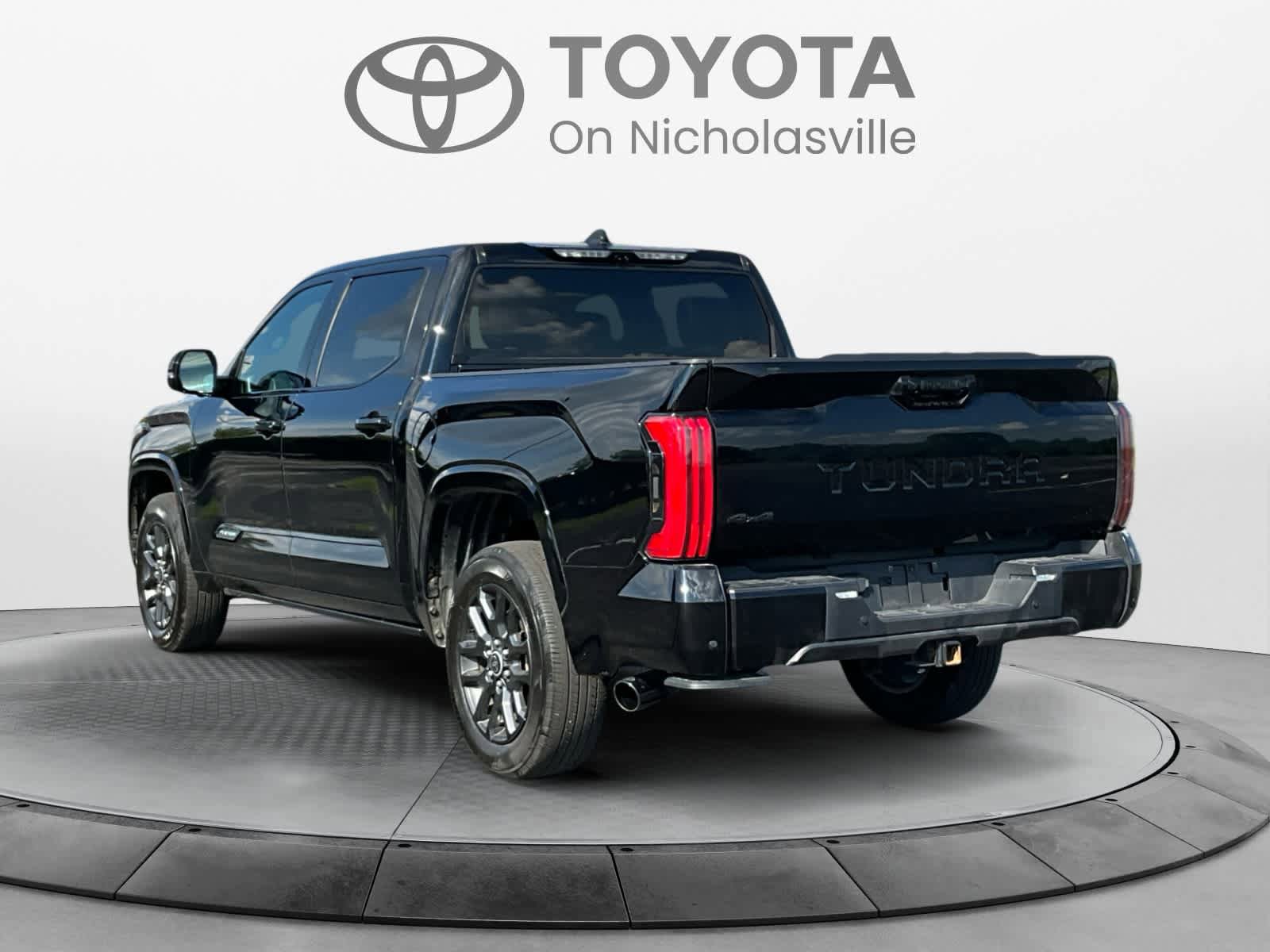 Used 2023 Toyota Tundra Platinum AWD/4WD image 4