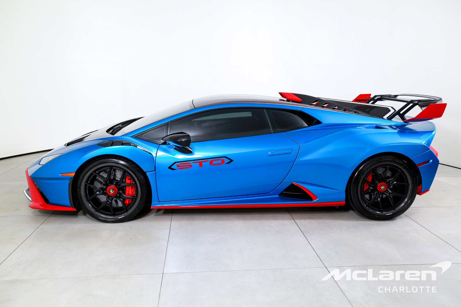 Used 2023 Lamborghini Huracan STO image 5