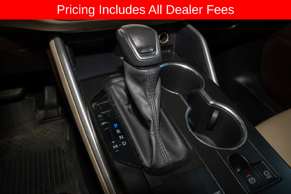 Used 2021 Toyota Highlander XLE FWD image 19
