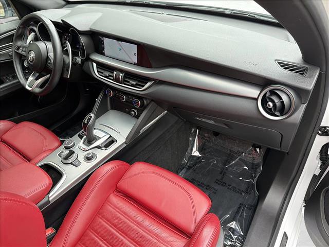 Used 2022 Alfa Romeo Stelvio Veloce AWD/4WD image 23