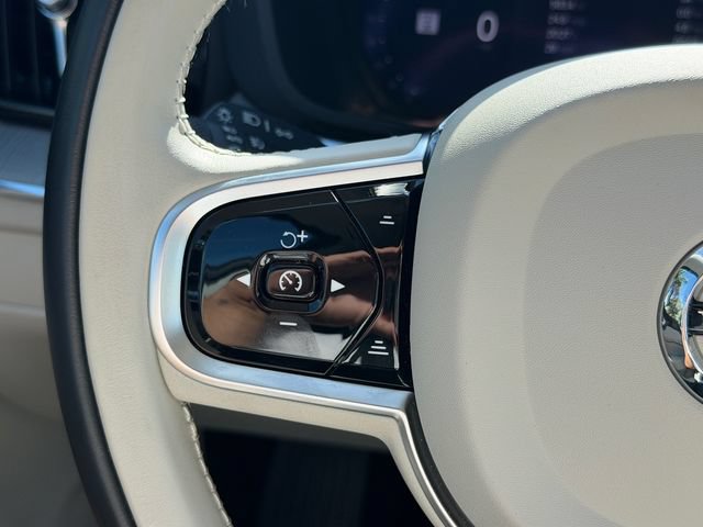 Certified 2024 Volvo XC60 B5 Plus AWD/4WD image 28