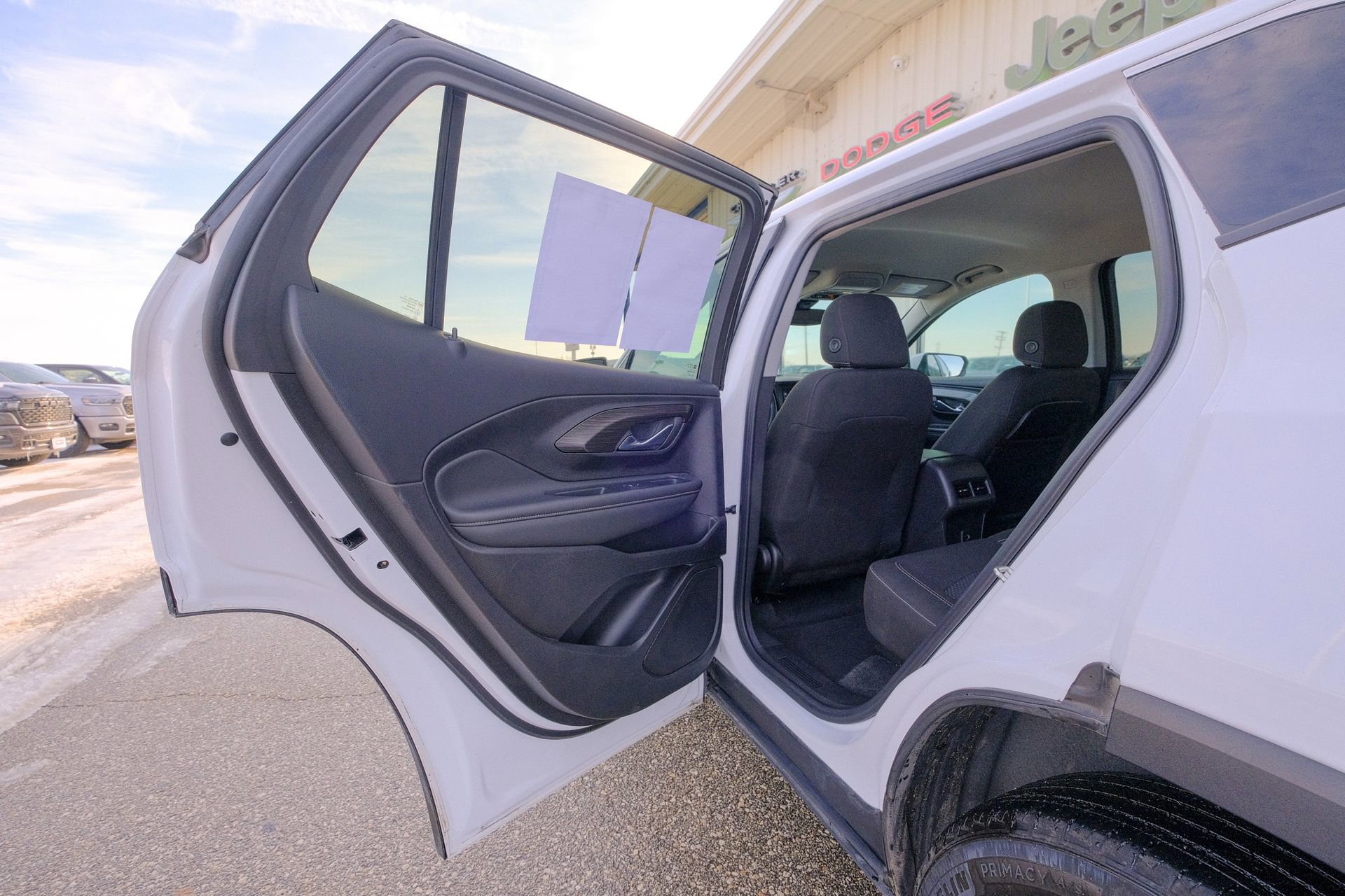 Used 2024 GMC Terrain SLE image 28