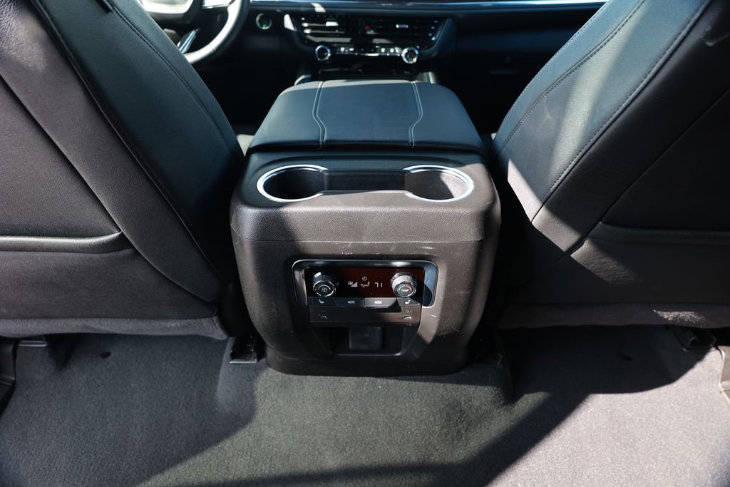 Used 2025 Chevrolet Suburban Premier image 28