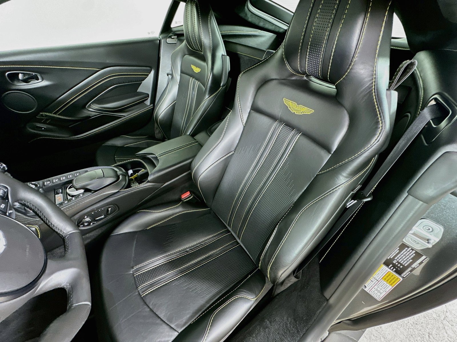 Used 2019 Aston Martin V8 Vantage Coupe RWD image 30