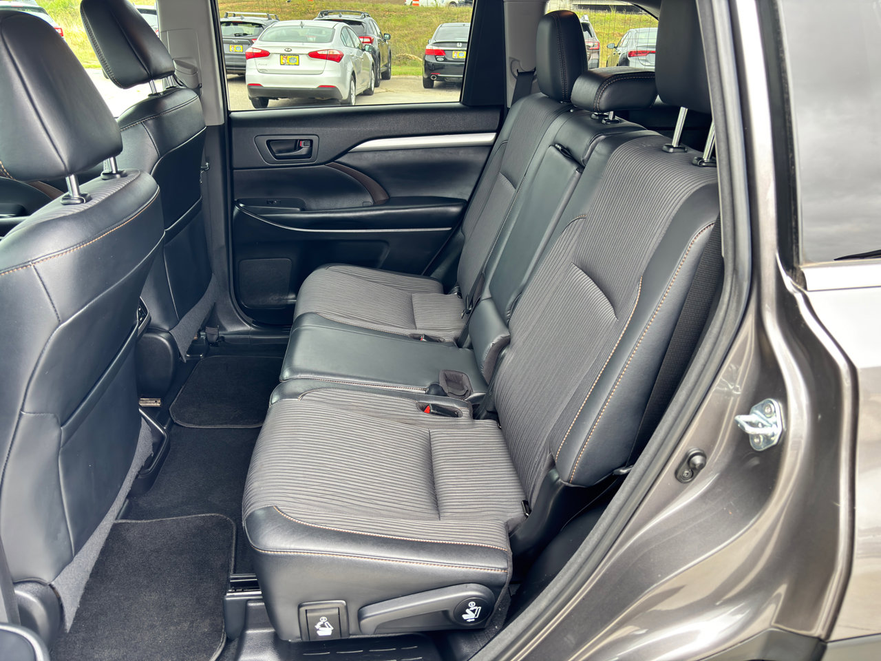Used 2017 Toyota Highlander Plus image 21