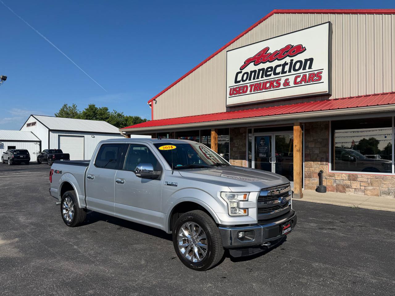 Used 2016 Ford F150 Lariat w/ Equipment Group 502A Luxury AWD/4WD image 2