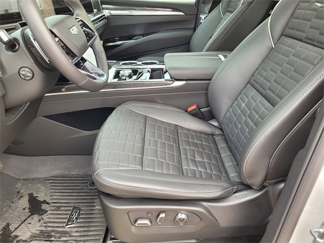 Used 2025 Cadillac Escalade ESV V image 19