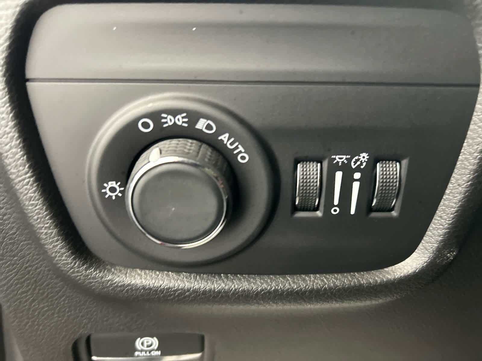 Used 2024 Jeep Grand Cherokee L Altitude AWD/4WD image 17