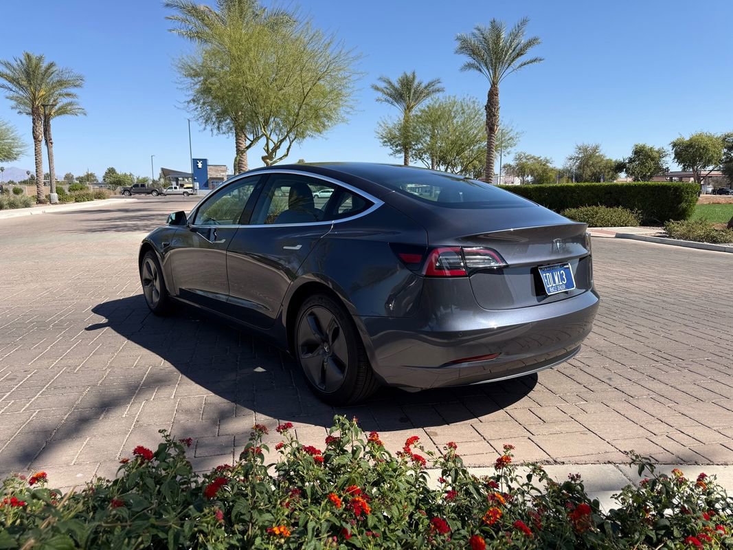 Used 2019 Tesla Model 3 Standard Range image 4