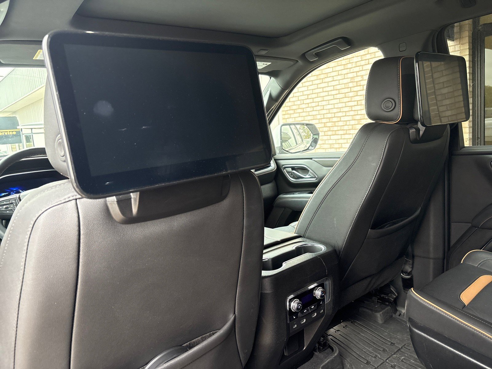 Used 2023 GMC Yukon AT4 w/ LPO, Floor Liner Package image 5