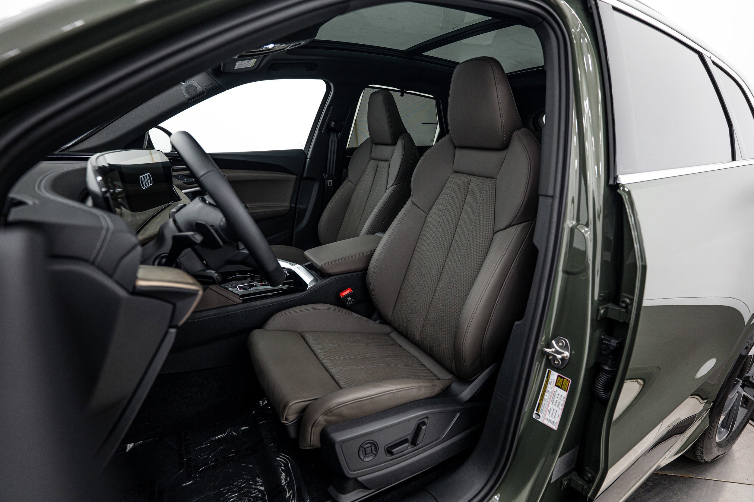 Used 2025 Audi Q5 Premium Plus w/ Premium Plus AWD/4WD image 12