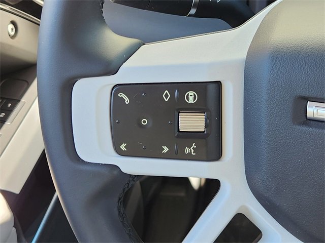 Used 2025 Land Rover Defender 130 X-Dynamic SE image 26