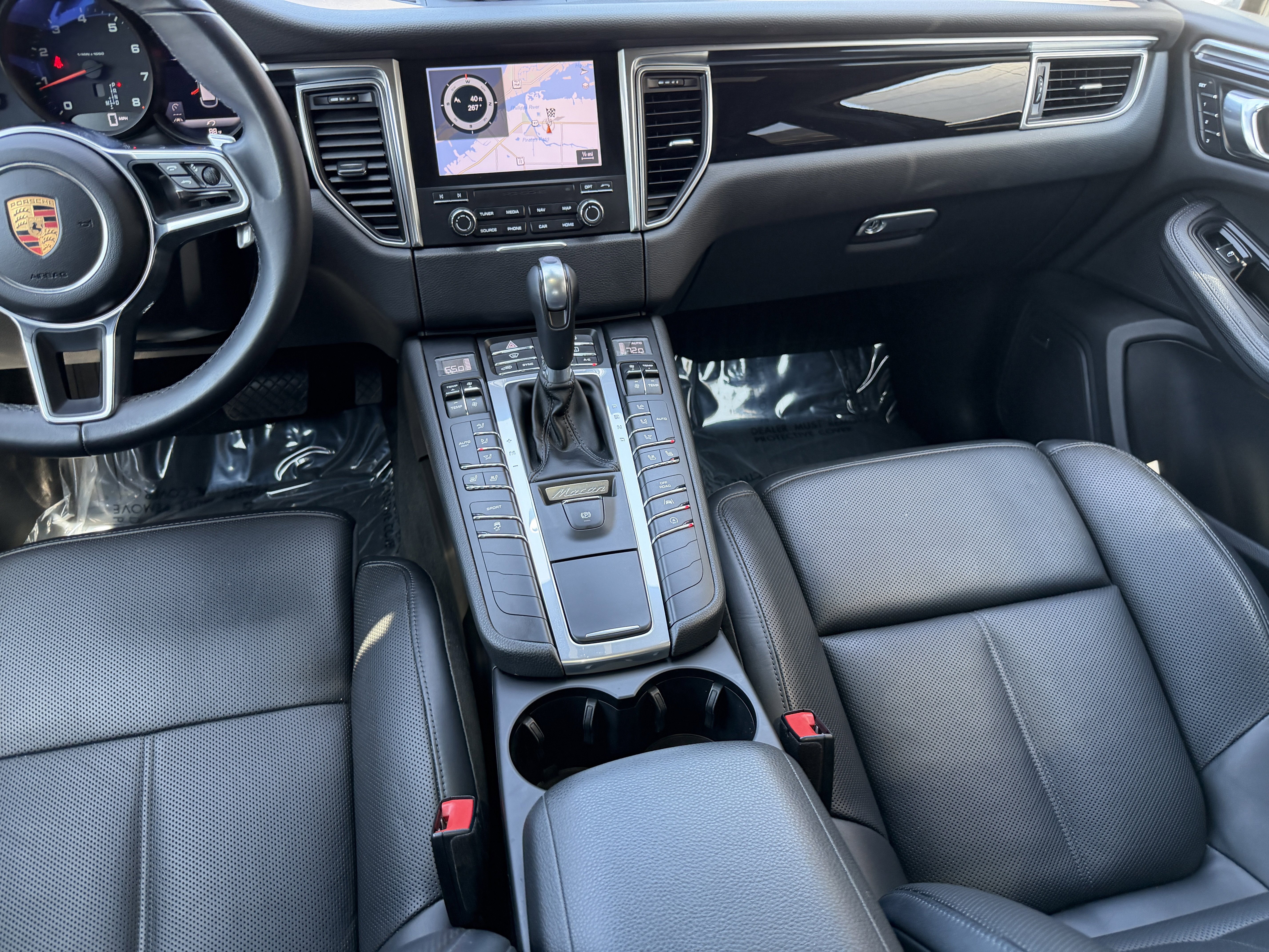 Certified 2018 Porsche Macan AWD/4WD image 18