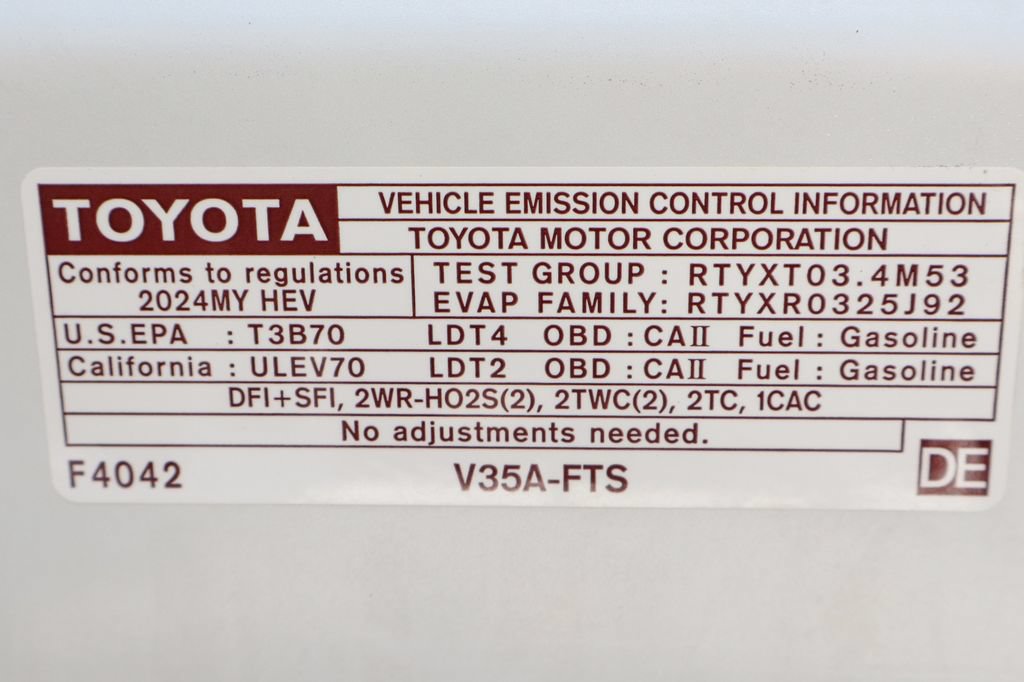 Used 2024 Toyota Tundra Limited AWD/4WD image 16