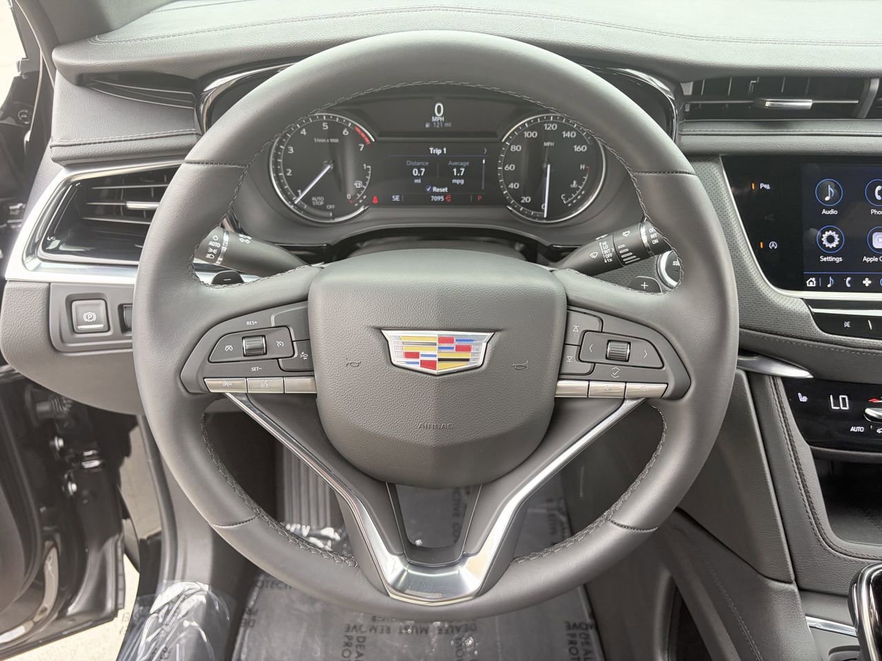 Certified 2025 Cadillac XT6 Luxury FWD image 24