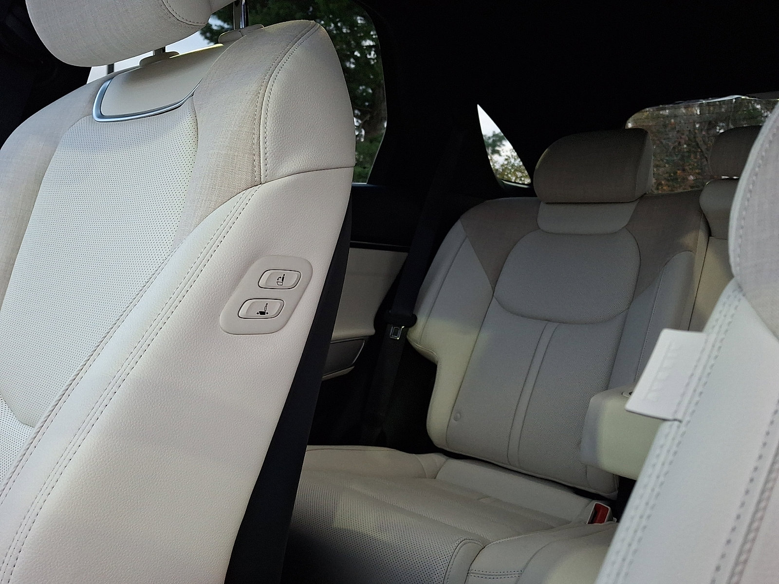 Certified 2025 Genesis Electrified GV70 image 18