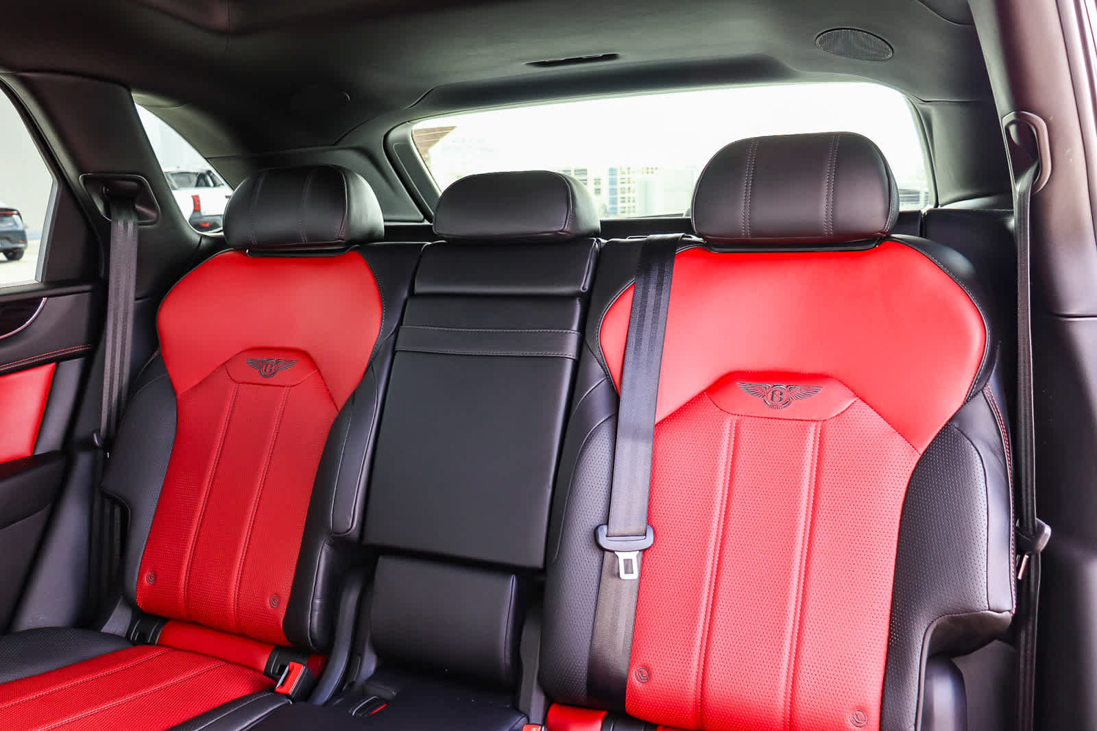 Used 2021 Bentley Bentayga AWD/4WD image 26