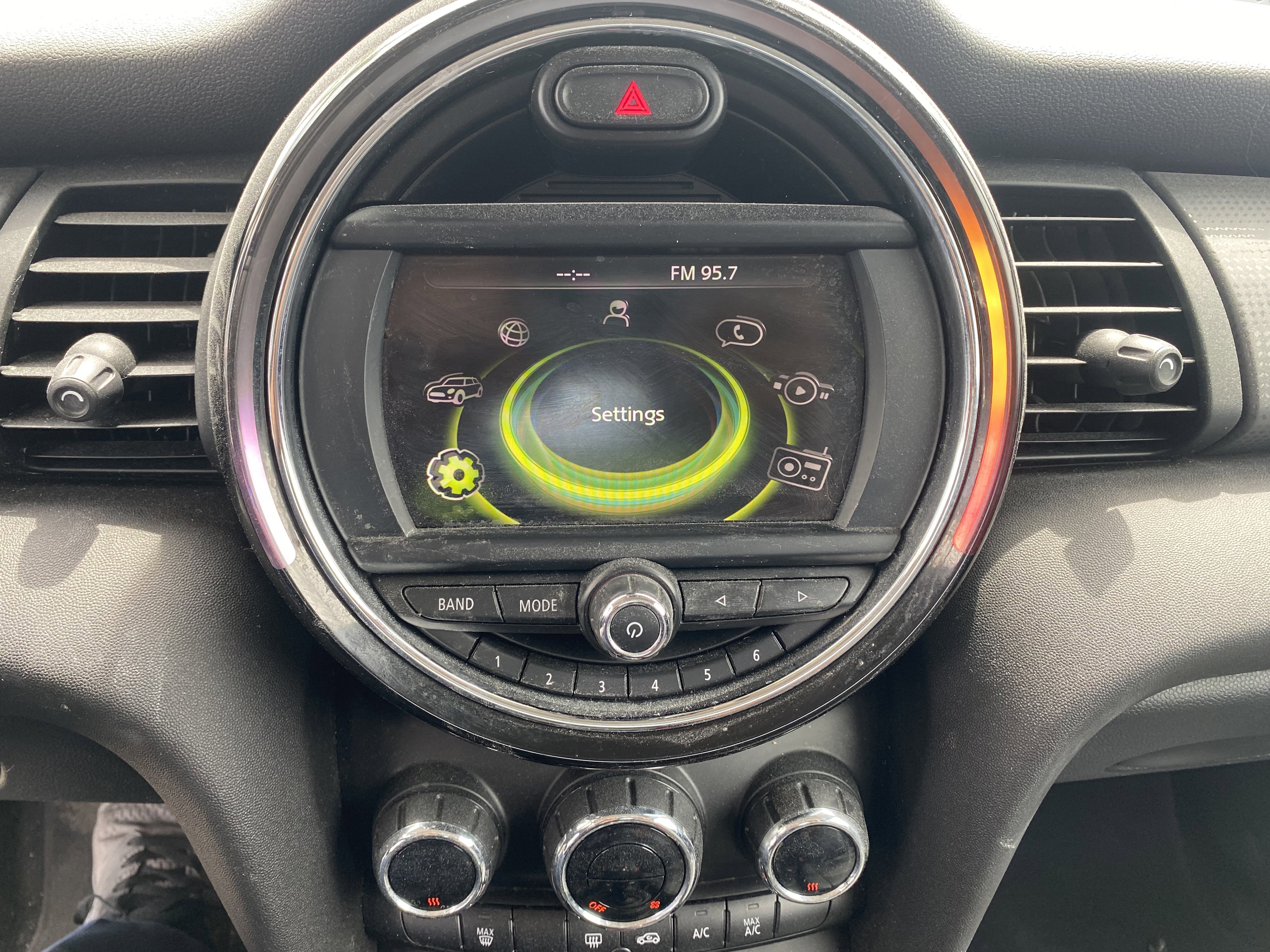 Used 2018 MINI Cooper 2-Door Hardtop image 15