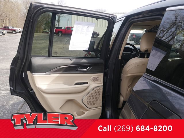 Certified 2022 Jeep Grand Cherokee Limited w/ Luxury Tech Group II AWD/4WD image 19