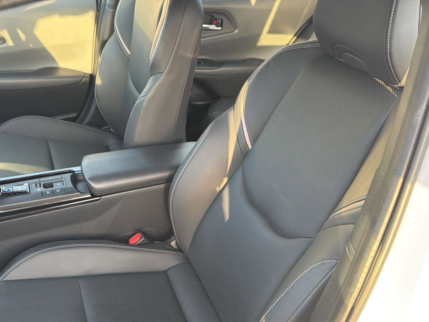 Used 2025 Toyota Prius XLE FWD image 29