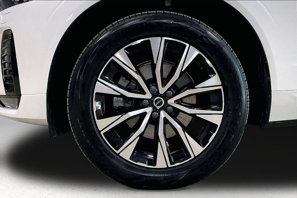 Used 2024 Volvo XC60 B5 Core w/ Protection Package Premier AWD/4WD image 33