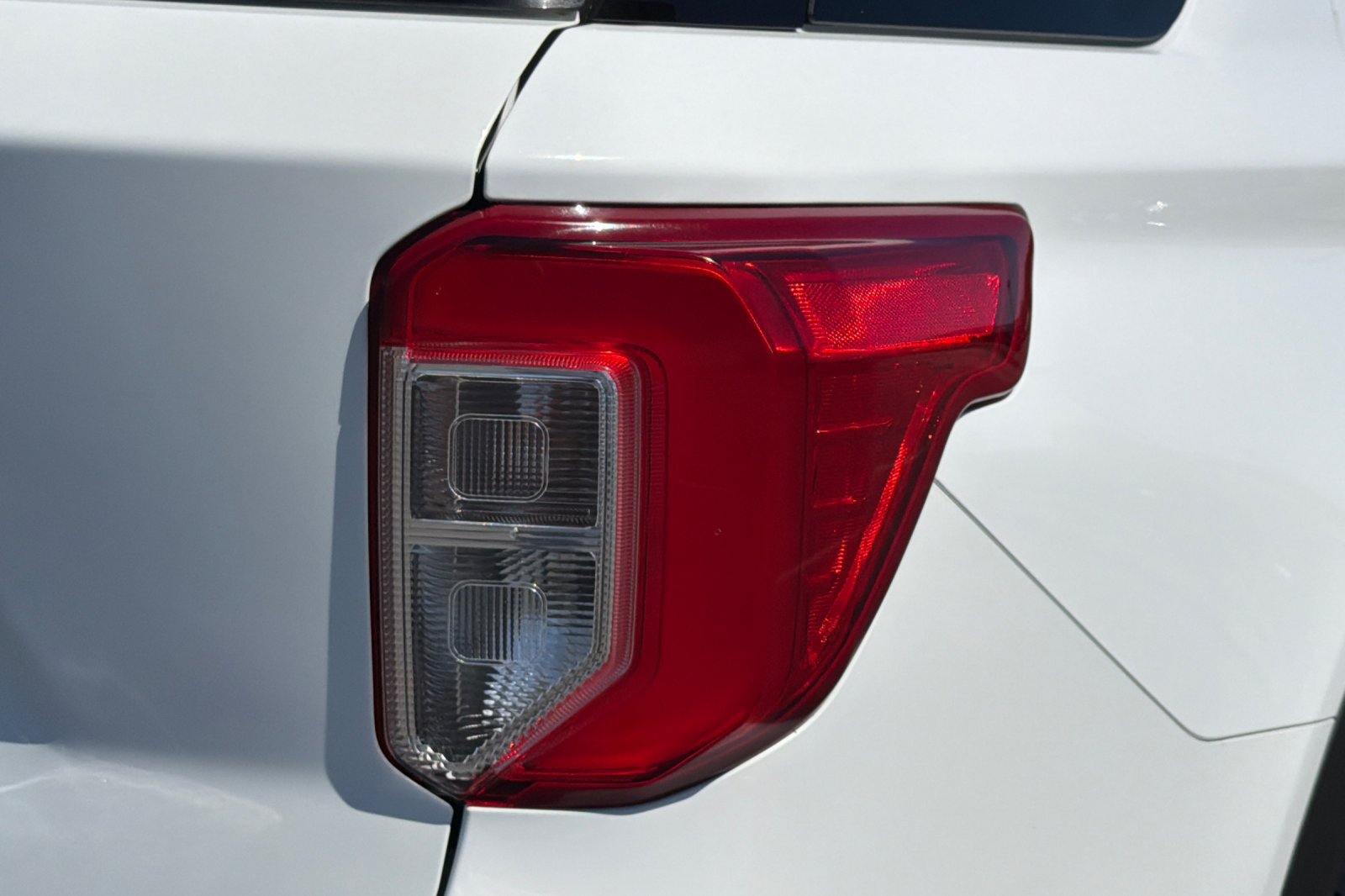 Used 2020 Ford Explorer XLT w/ Equipment Group 202A RWD image 43