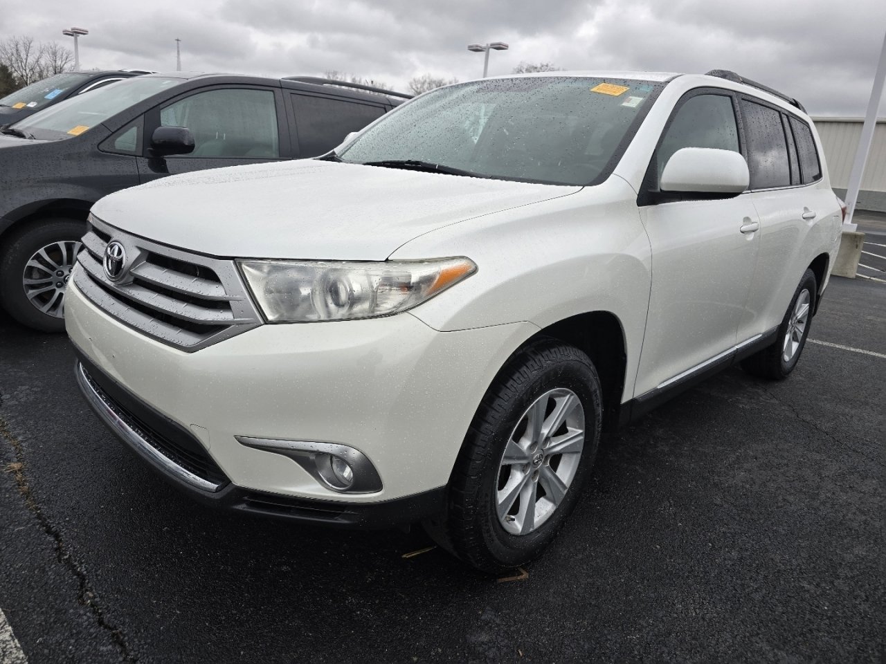 Used 2011 Toyota Highlander SE w/ Tow Pkg image 3