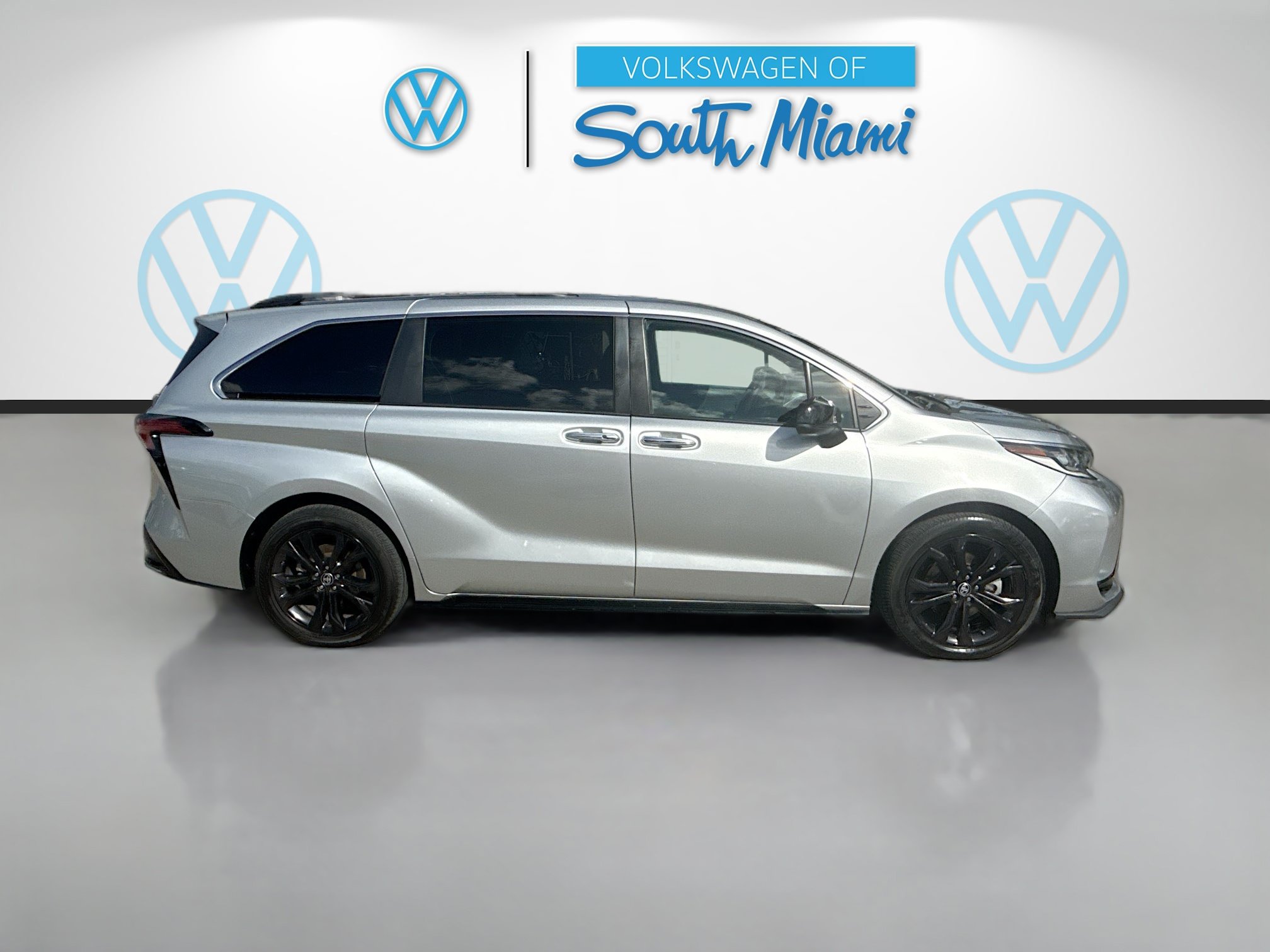 Used 2022 Toyota Sienna XSE FWD image 8