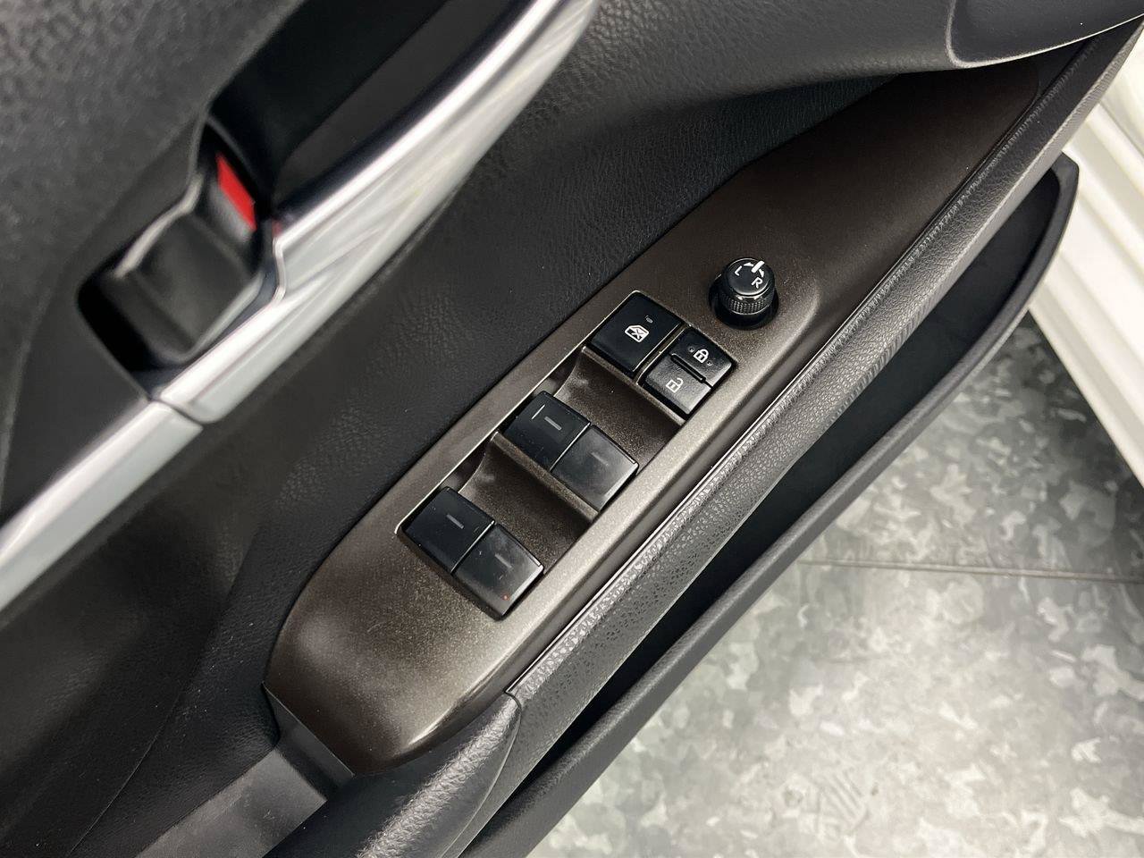 Used 2022 Toyota Camry SE w/ Carpet Mat Package (TMS) FWD image 7