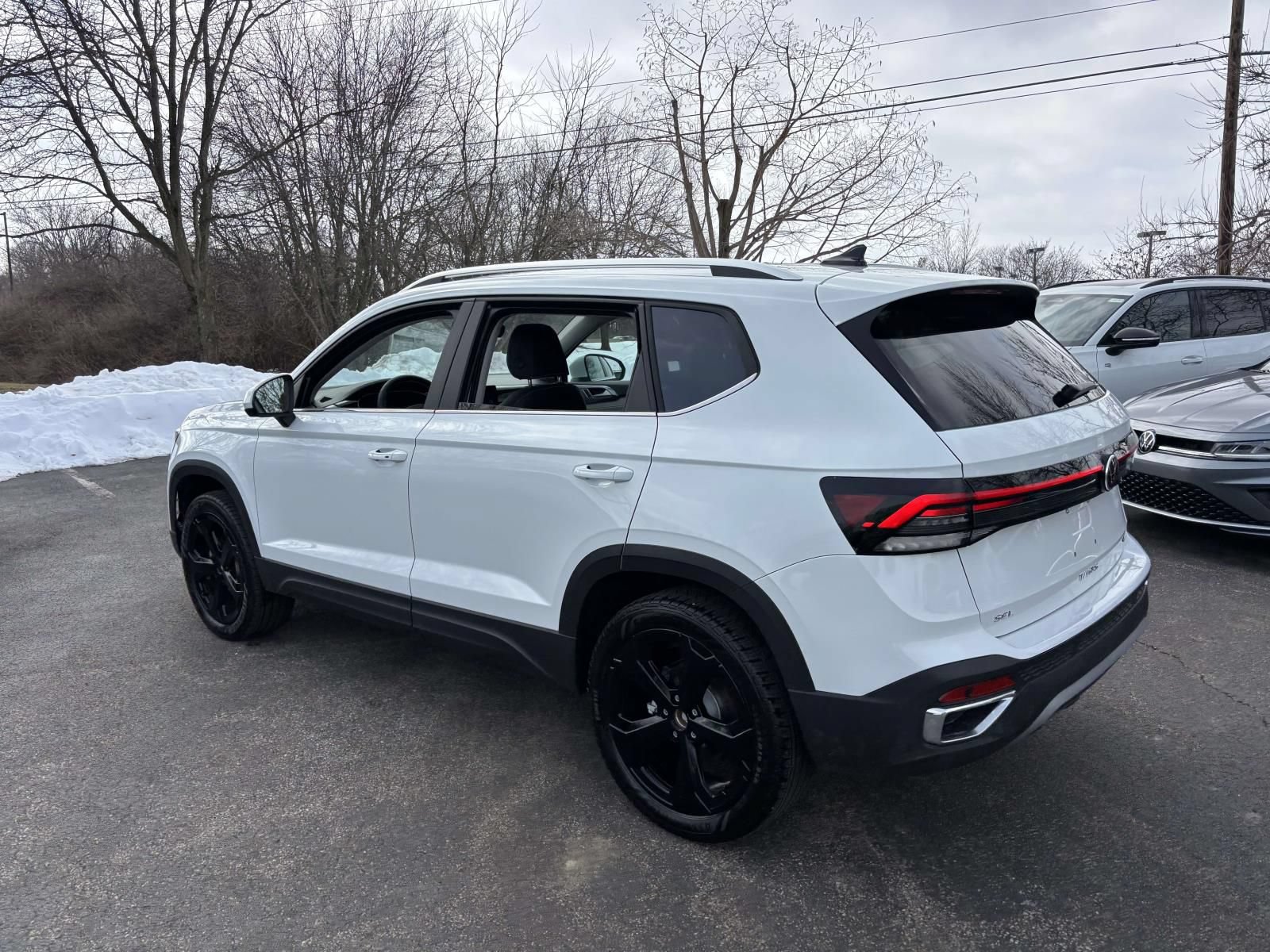 New 2026 Volkswagen Taos SEL AWD/4WD image 5