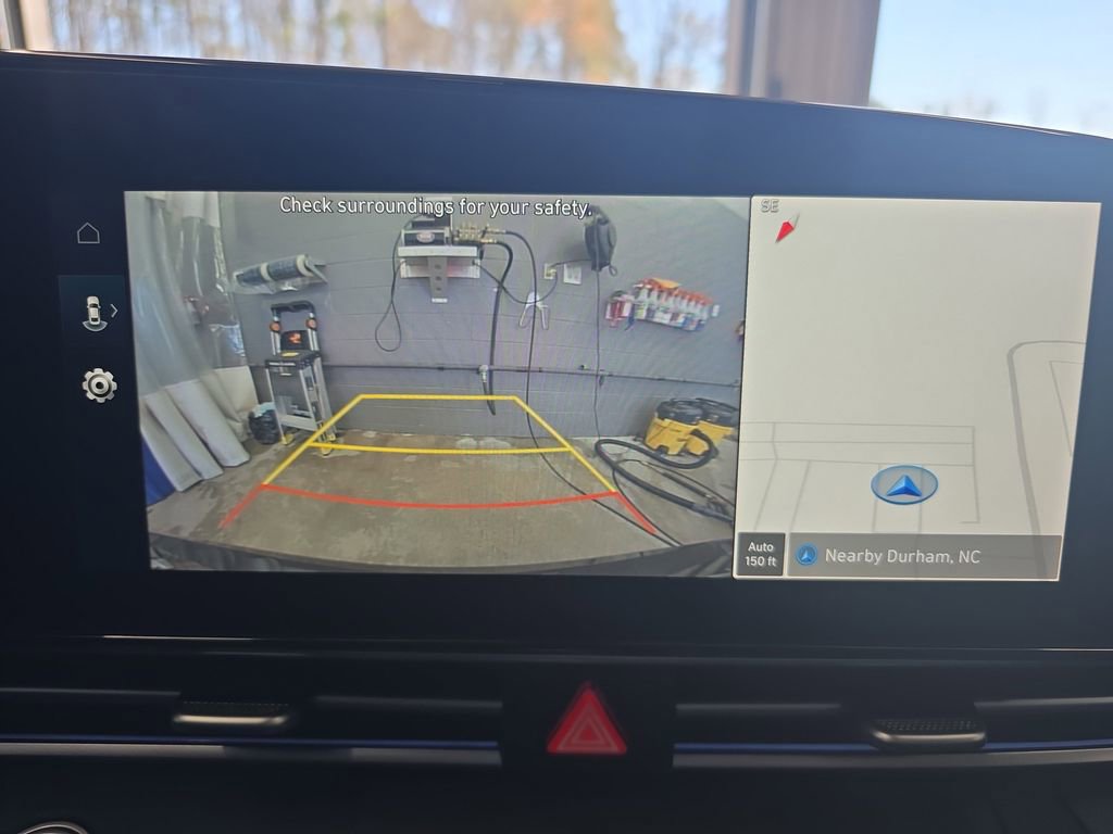 Certified 2025 Hyundai Elantra Limited image 24