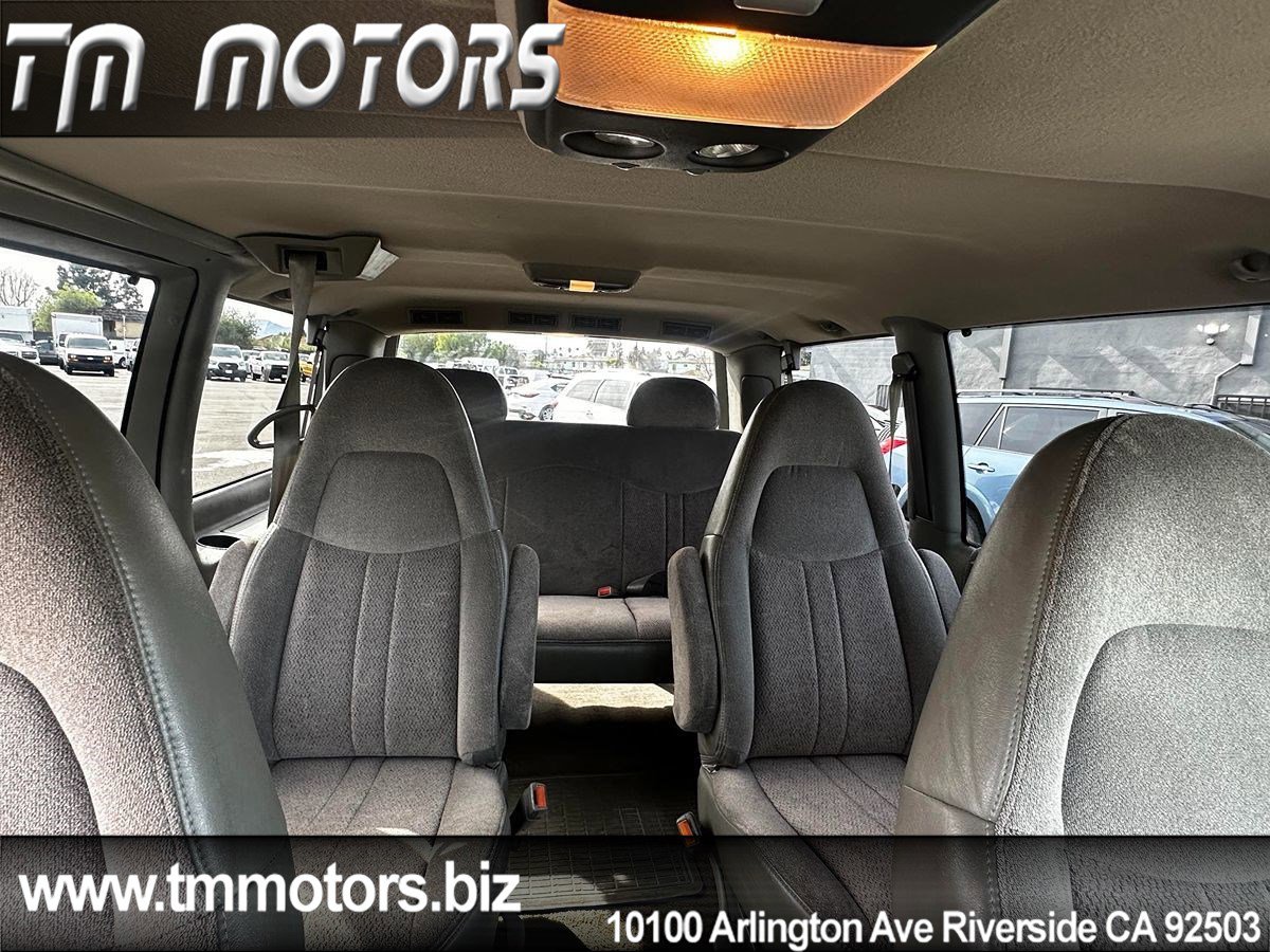 Used 2000 GMC Safari Ext w/ Sle Marketing Option Pkg 2 image 9