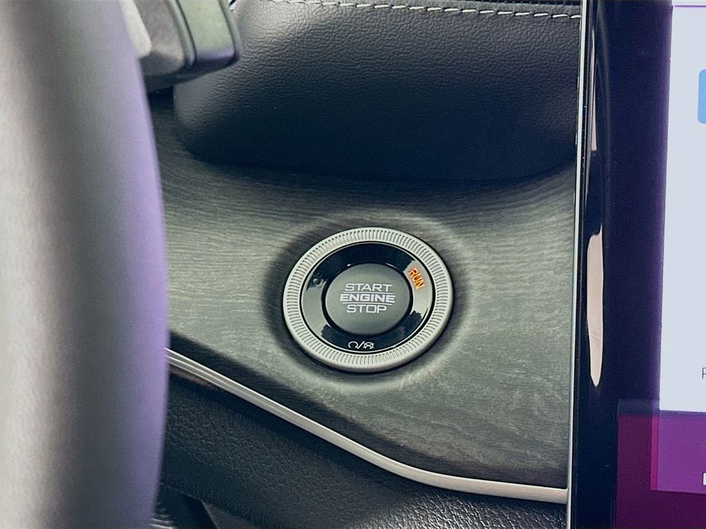 New 2025 Jeep Grand Cherokee L Limited image 19