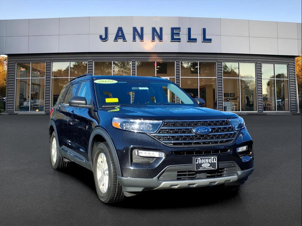 Used 2022 Ford Explorer XLT w/ Equipment Group 202A image 3