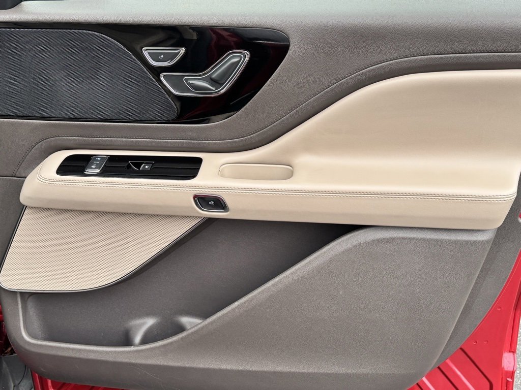 Used 2021 Lincoln Aviator 2WD image 29