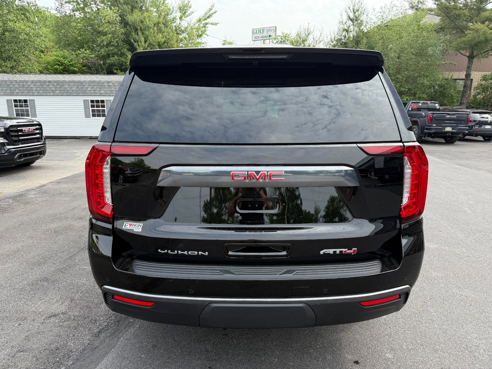 Used 2023 GMC Yukon AT4 image 4