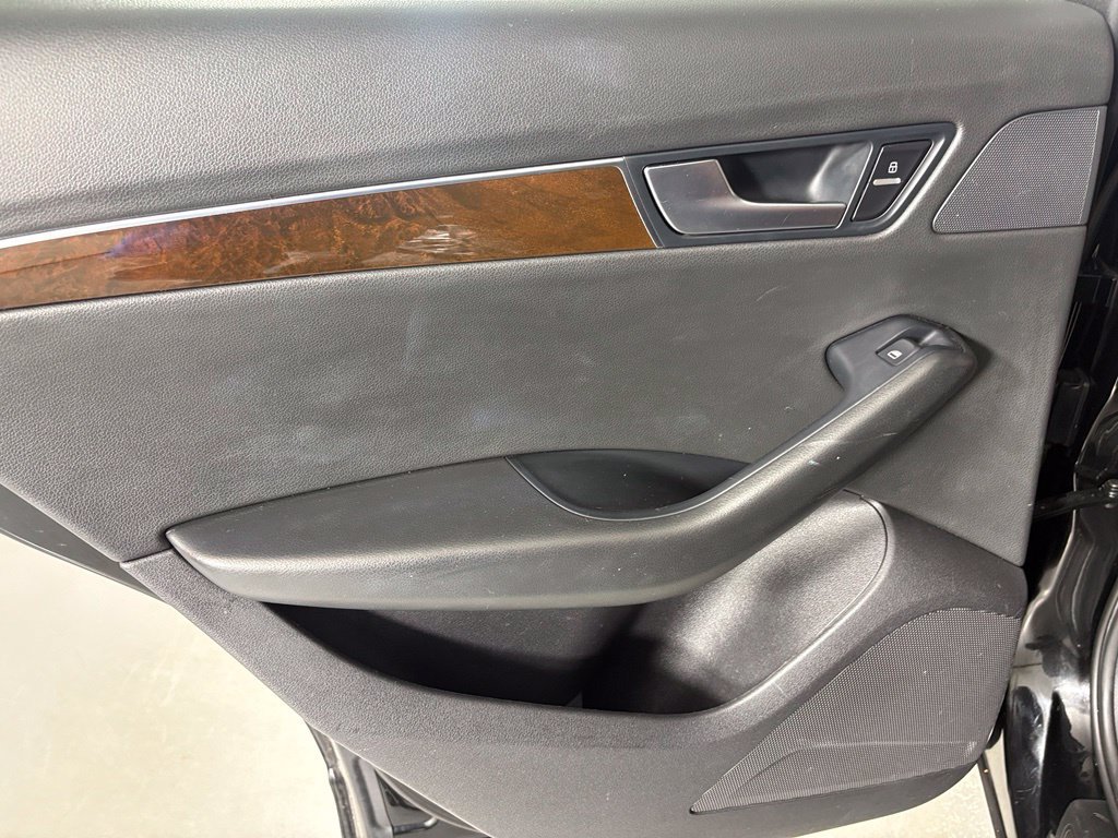 Used 2011 Audi Q5 2.0T Premium AWD/4WD image 30